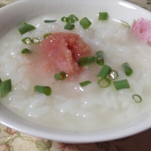 香ばしい味で食欲増進♪焼き明太醤油のお粥